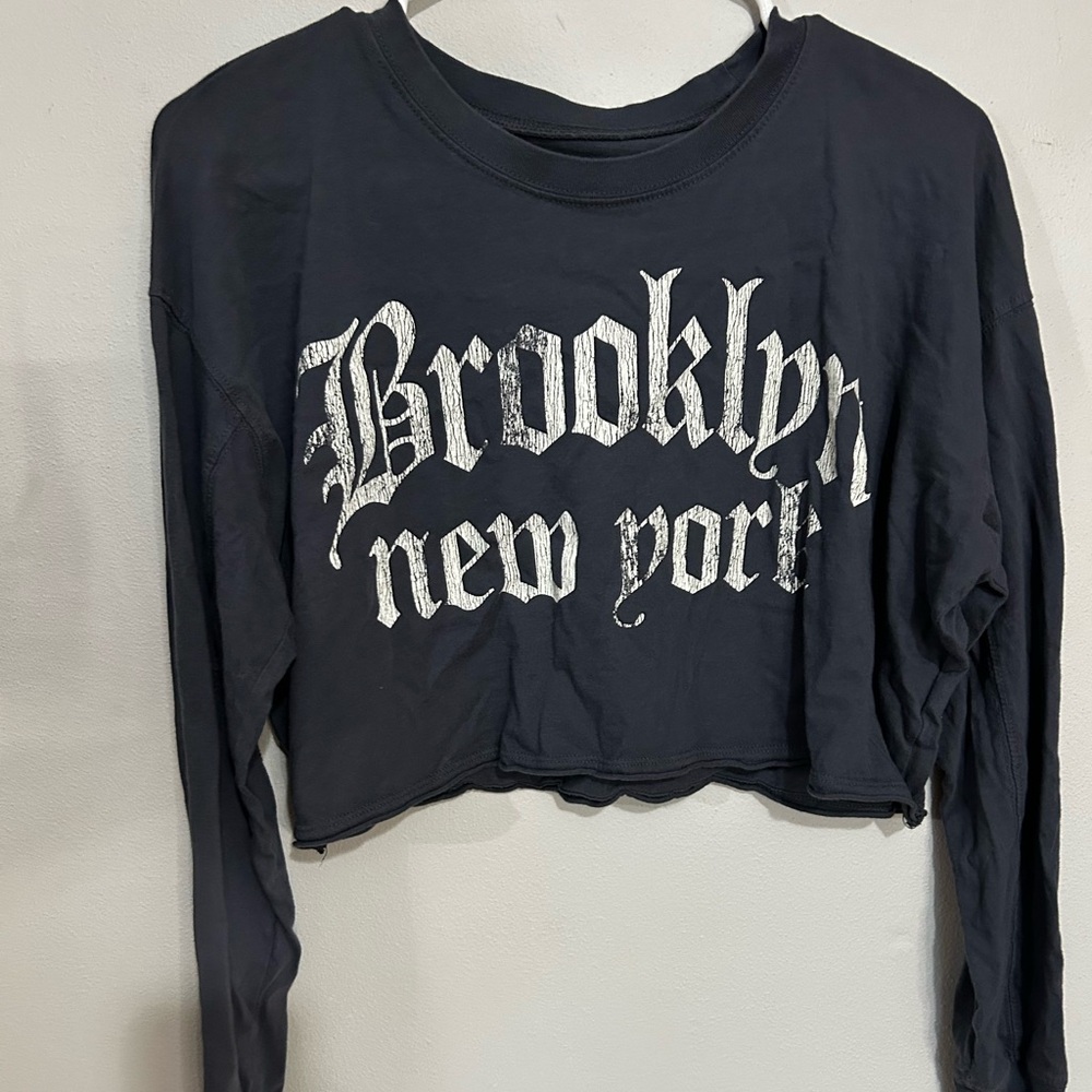 Aeropostale Black Graphic Crop Top